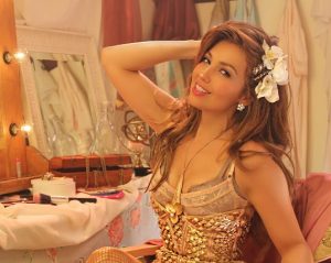 OFFICIAL MUSIC VIDEO, PHOTOS — <i>Desde Esa Noche</i> — Thalía feat. Maluma videos photos audios OFFICIAL MUSIC VIDEO, PHOTOS — <i>Desde Esa Noche</i> — Thalía feat. Maluma videos photos audios thalia foto